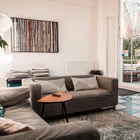 Urbany Hostel London 18-40 Years Old-3